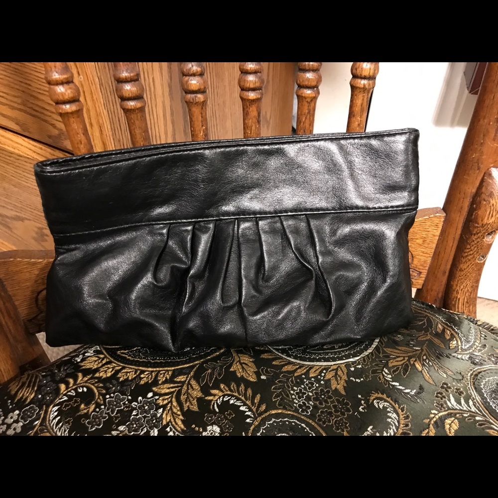 Black clutch